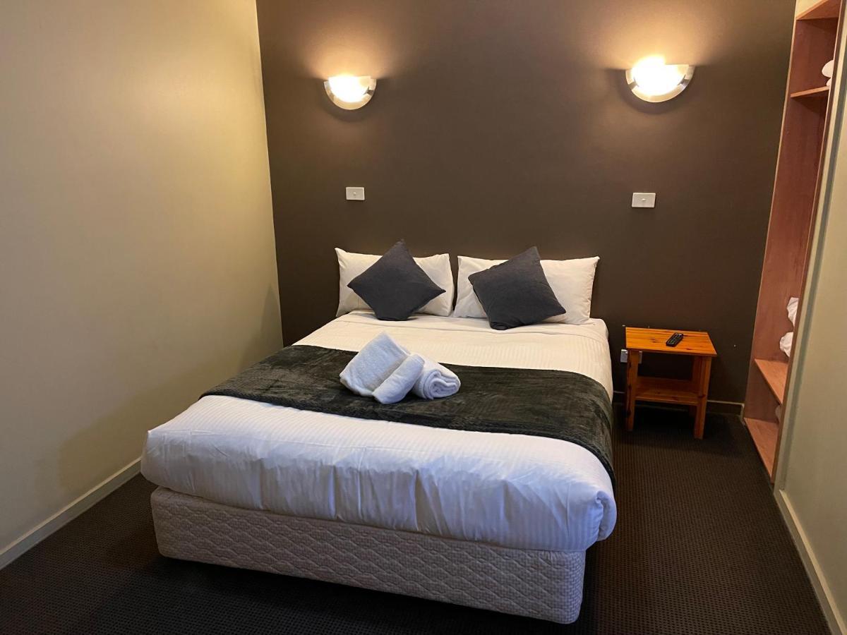 The Astor Hotel Motel Goulburn Esterno foto
